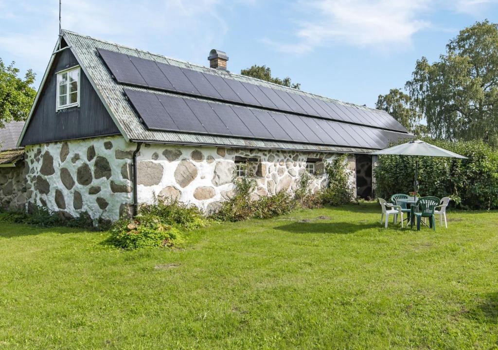 Falkvik House | Holiday Home Västra Näs by Interhome