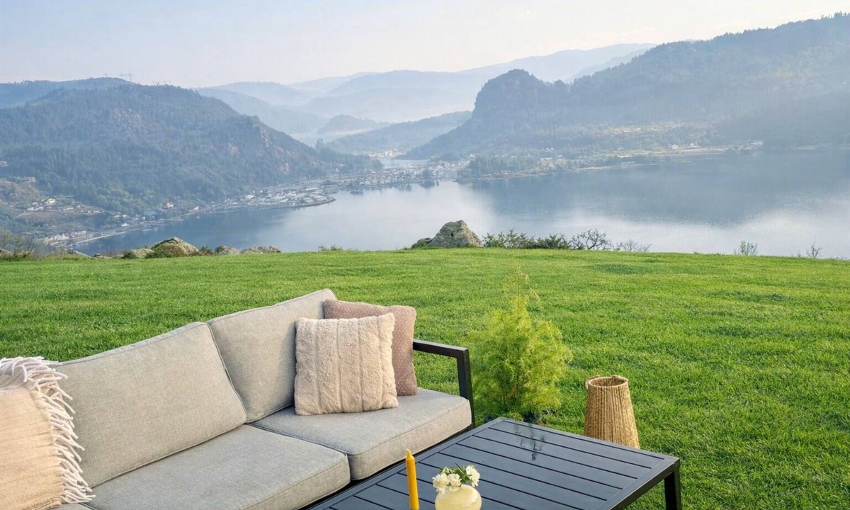 Farsund House | Holiday home with panoramic Åptafjord views