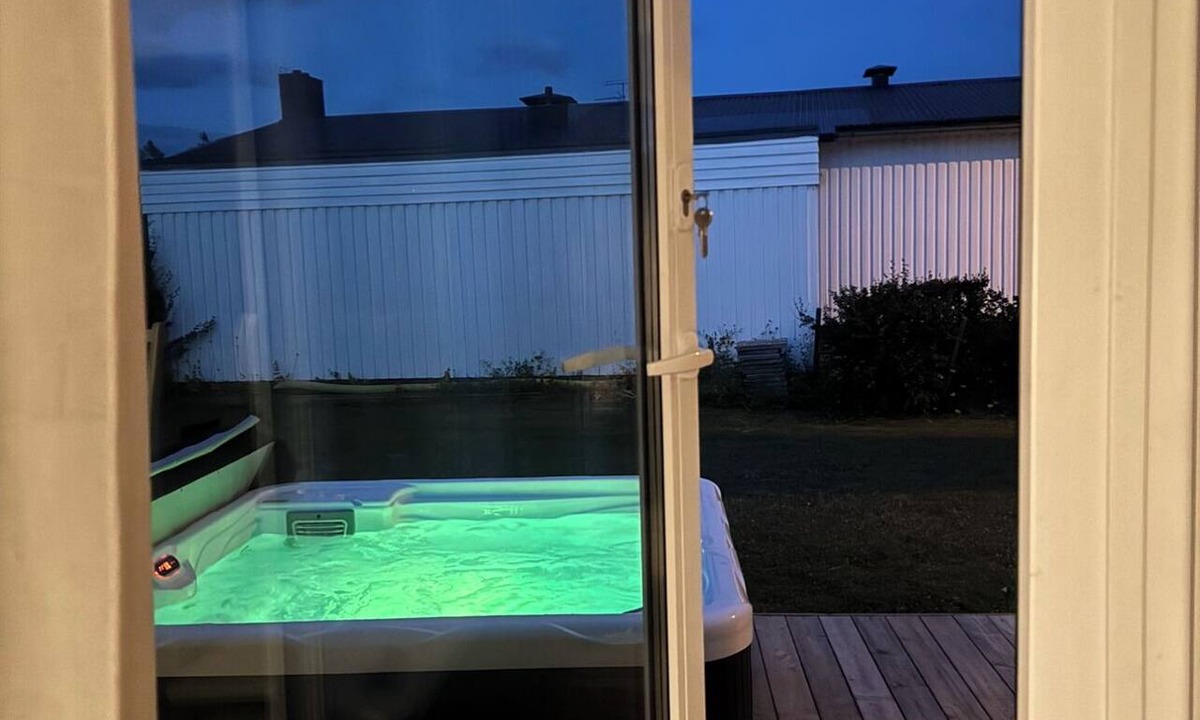 Hultsfred House | Holiday Home with Private Hot Tub in Hultsfred