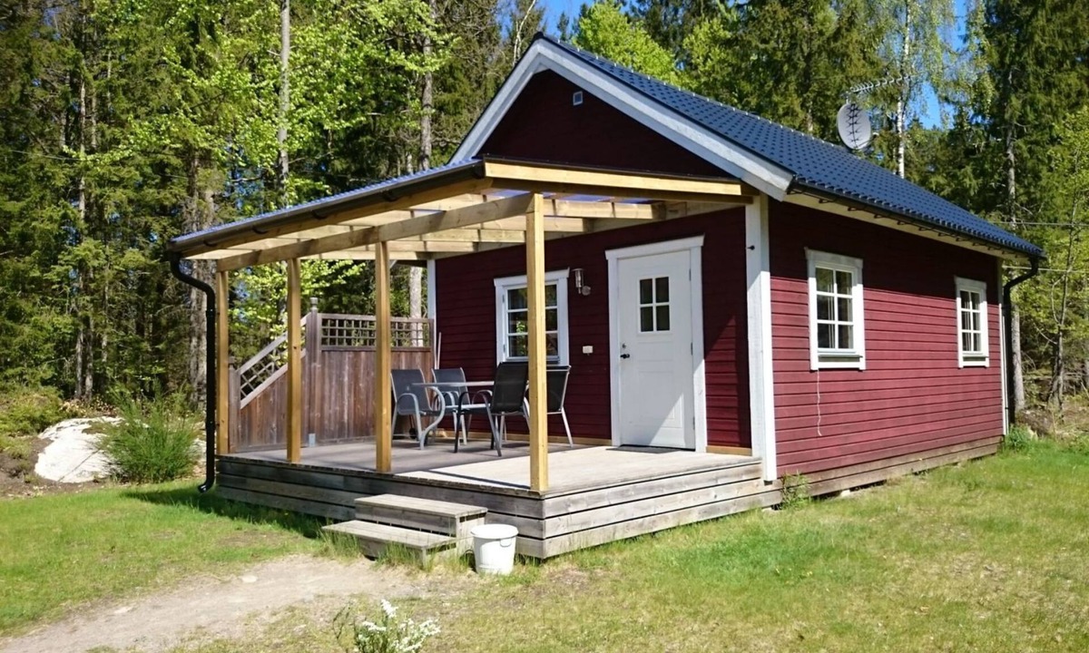 Hallaryd House | Holidays at the lake with a lake view and internet