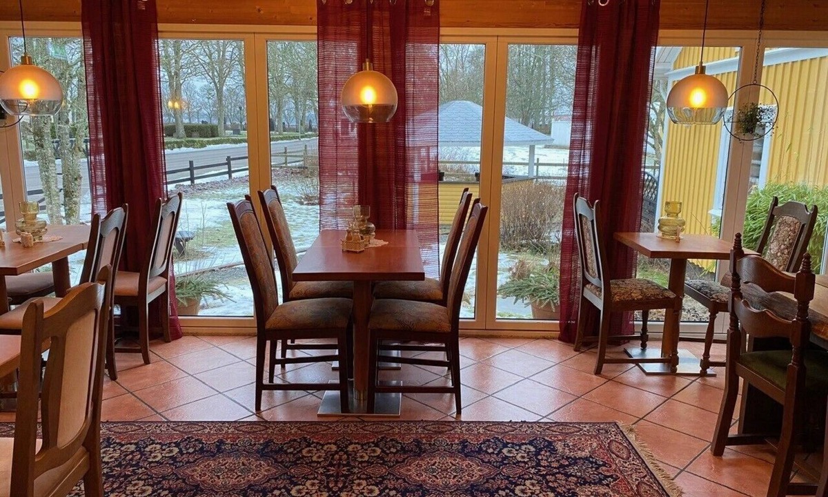 Essunga Kyrkby Hotel | Hotell Tussilago i Essunga