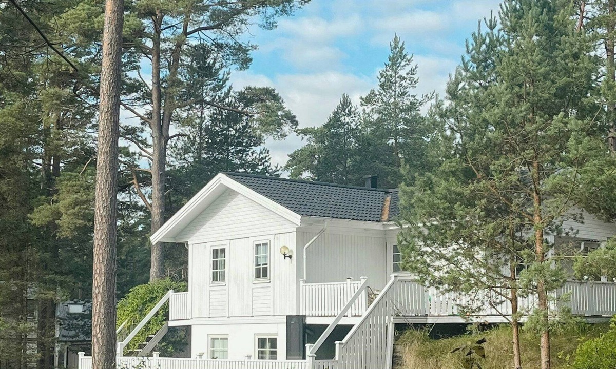 Aspet House | House with forest and beachside location in Åhus