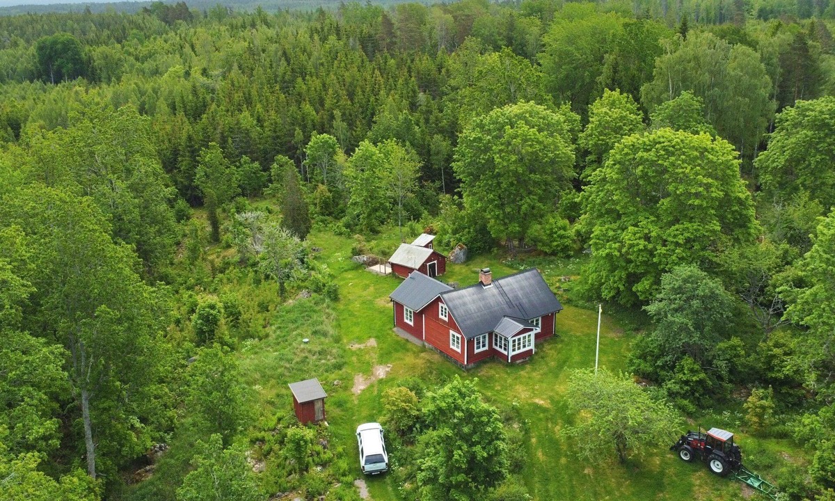 Morlunda House | Hus Hällemåla – Secluded Holiday Home in the Heart of Småland's Forests