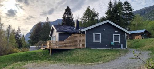 Skjaak House | Hus i flott natur