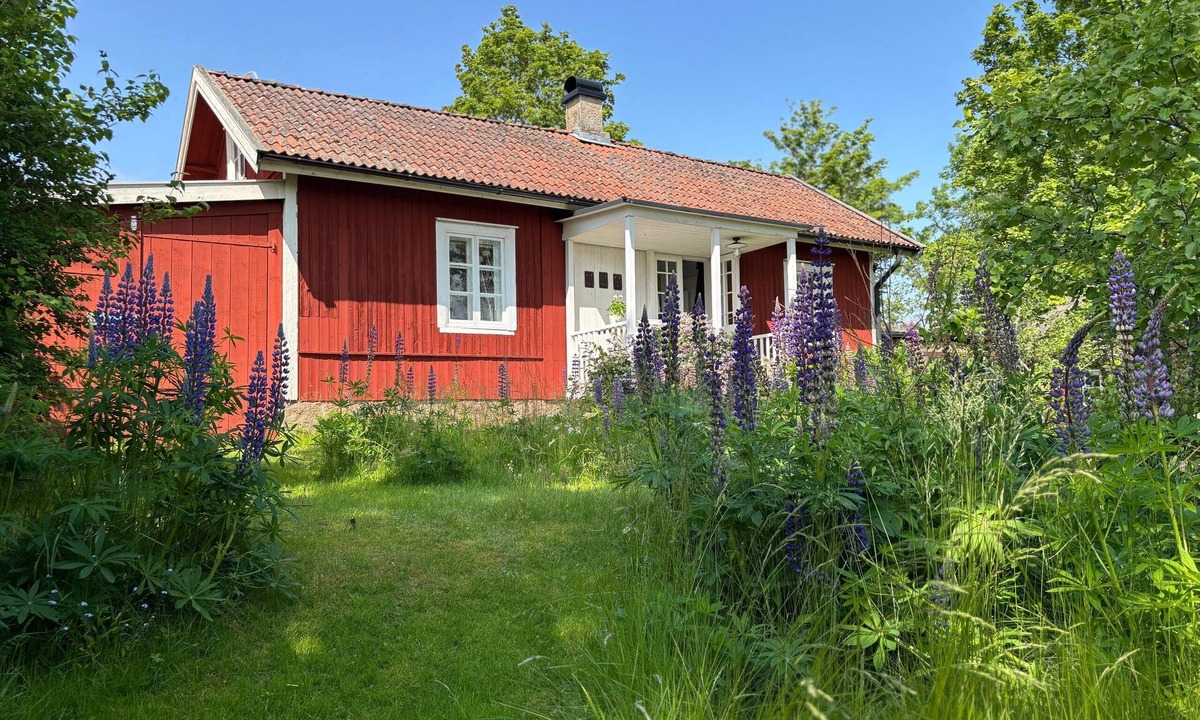 Mariestad House | Hus Solgården – Holiday Home near Lake Vänern