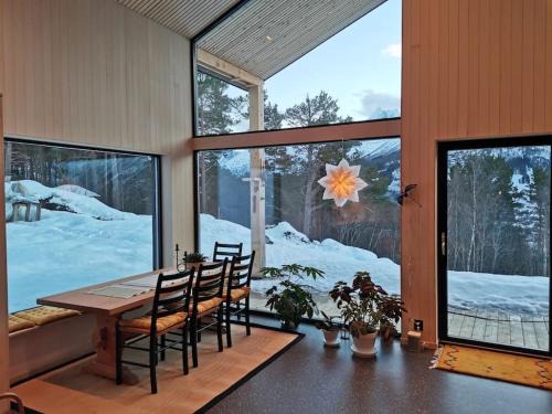 Isfjorden House | Huset ved skogen