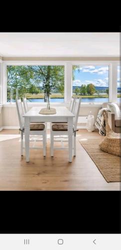 Rlingen House | Hytte ved elv