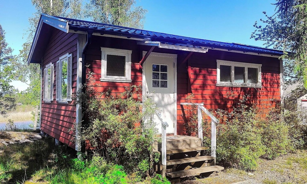 Vasteras Cabin | Idyll by Lake Mälaren