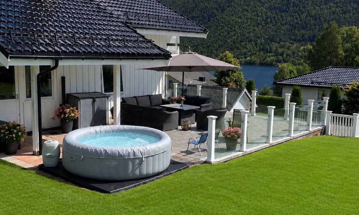 Spjelkavik House | Idyllic Sunnmøre Escape house for up to 10 persons, with a Private Hot Tub+Sauna