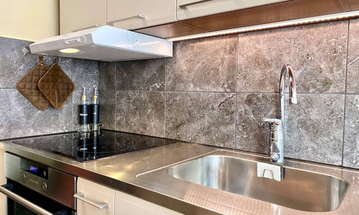 Juupajoki Apartment | Impressive condo 40 min from Tampere + parking