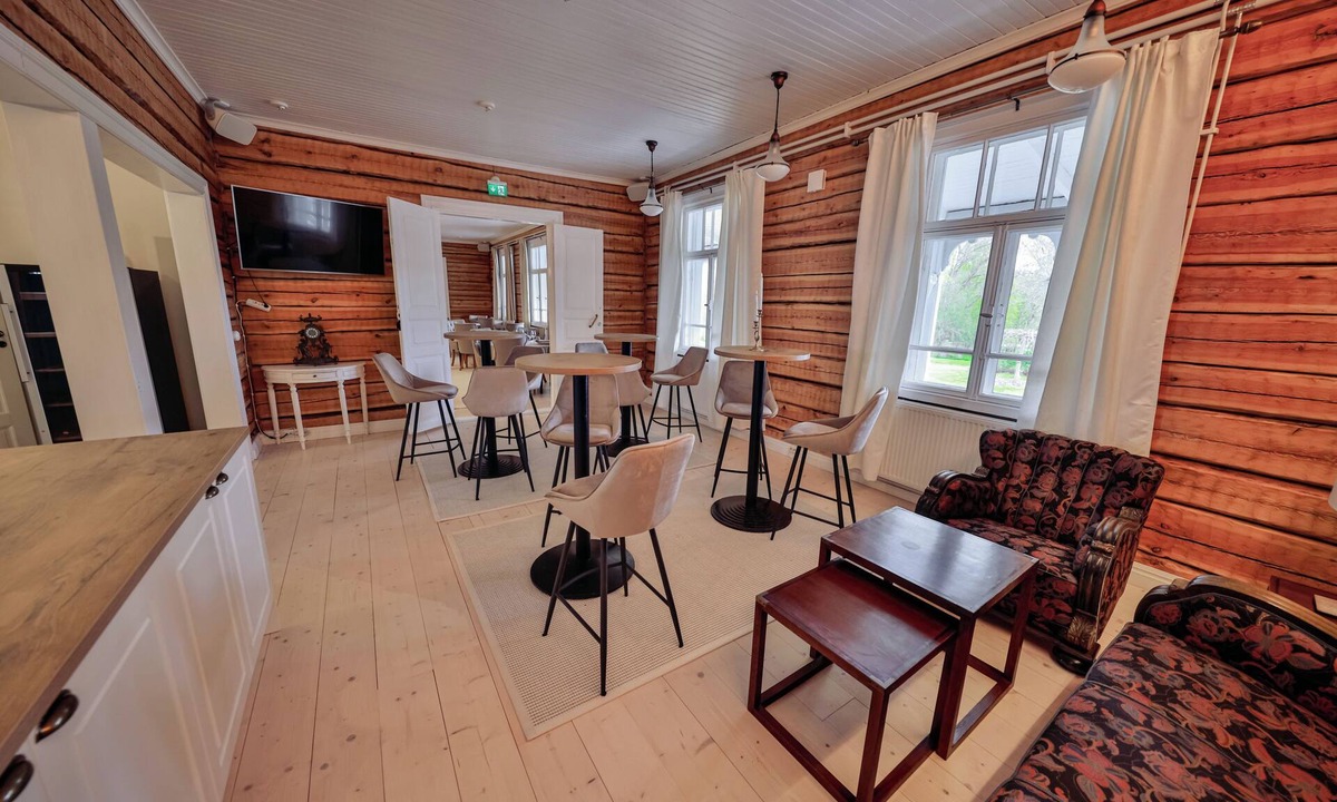 Loppi Villa | In the eastern wing, 6 people accommodate in a three two-person rooms