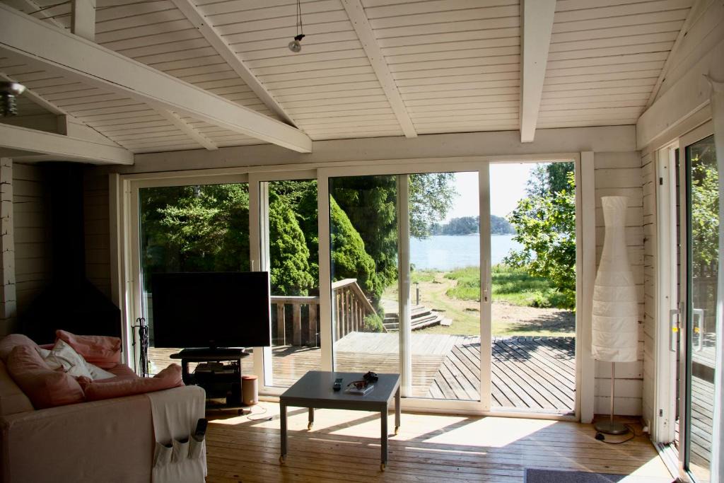 Stavsudda Villa | Island House in the Forest with beach