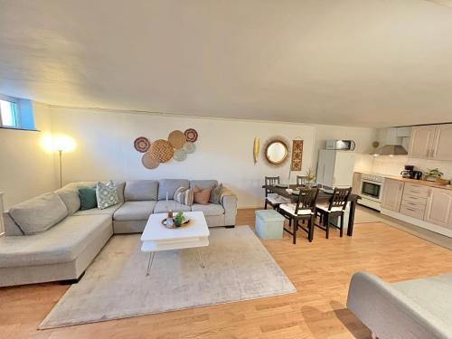 Falkenberg Apartment | Joselia