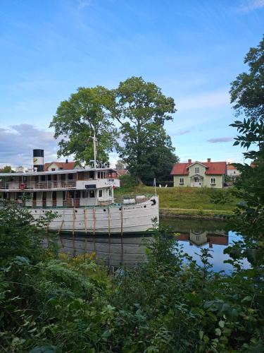 Nordostra Motala Villa | Kanalhuset