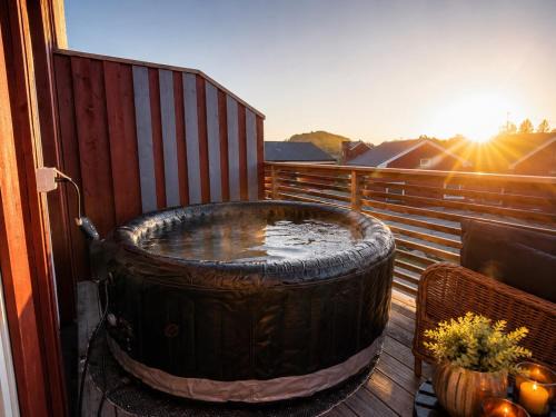 Stamsund Villa | KB - Nordic Luxury Rorbu with Jacuzzi