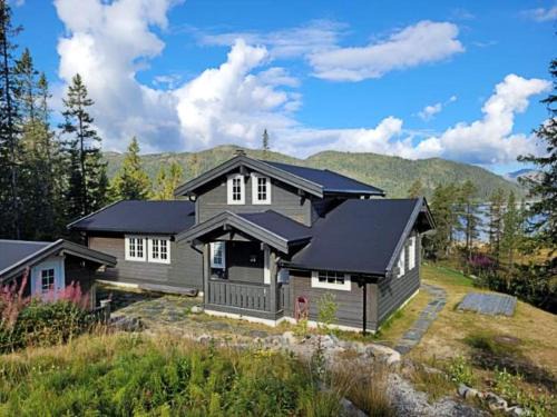 Hjartdal House | Kilodden, Lakeside Mountain Cabin with Stunning Views