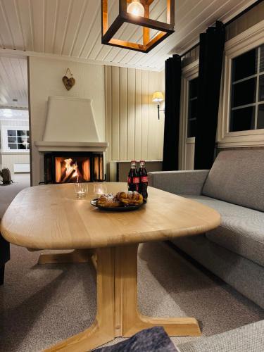 Hol Municipality House | Koselig hytte midt i fredelige omgivelser