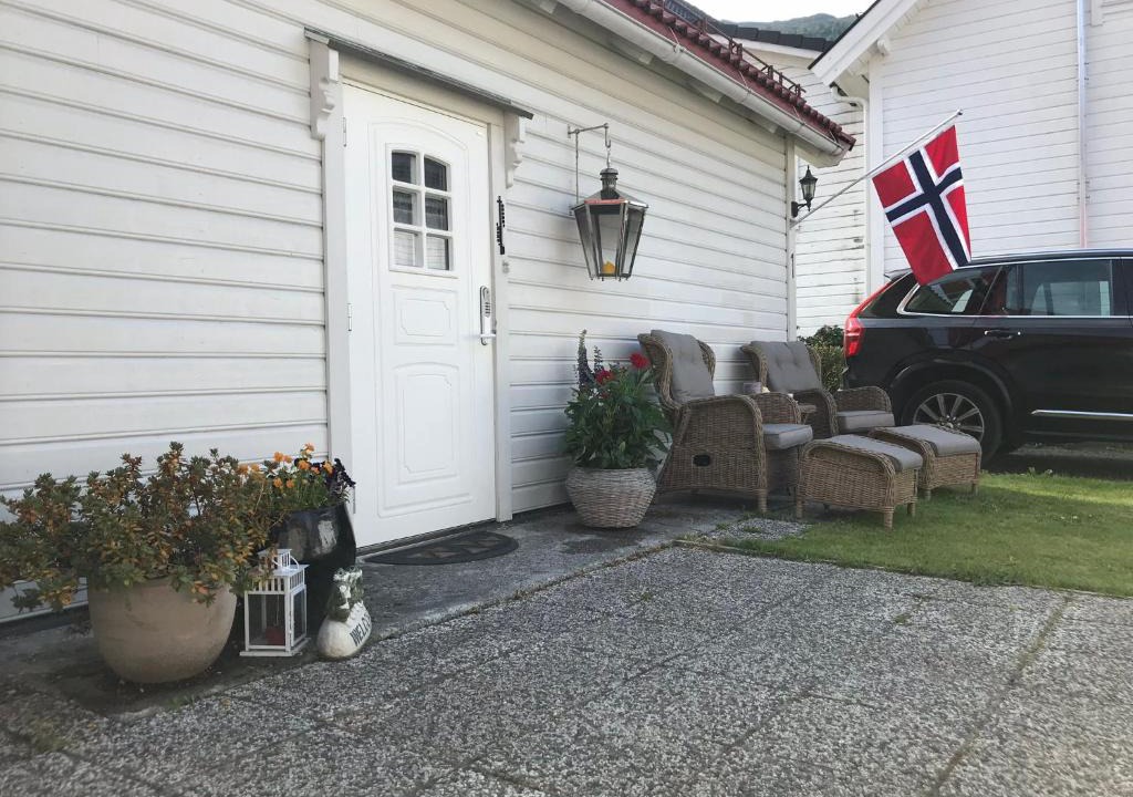 Nordfjordeid House | Koselig Landsbyhus i Nordfjord