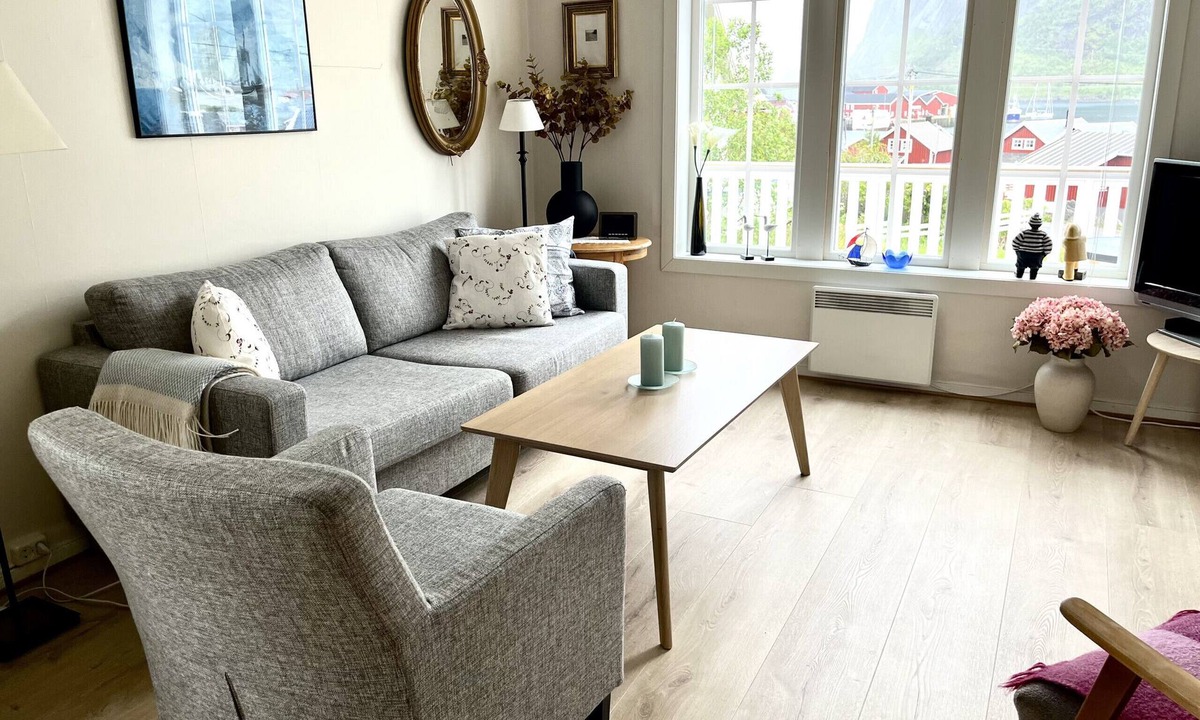 Moskenes House | Koselig nyrestaurert hus med flott utsikt!