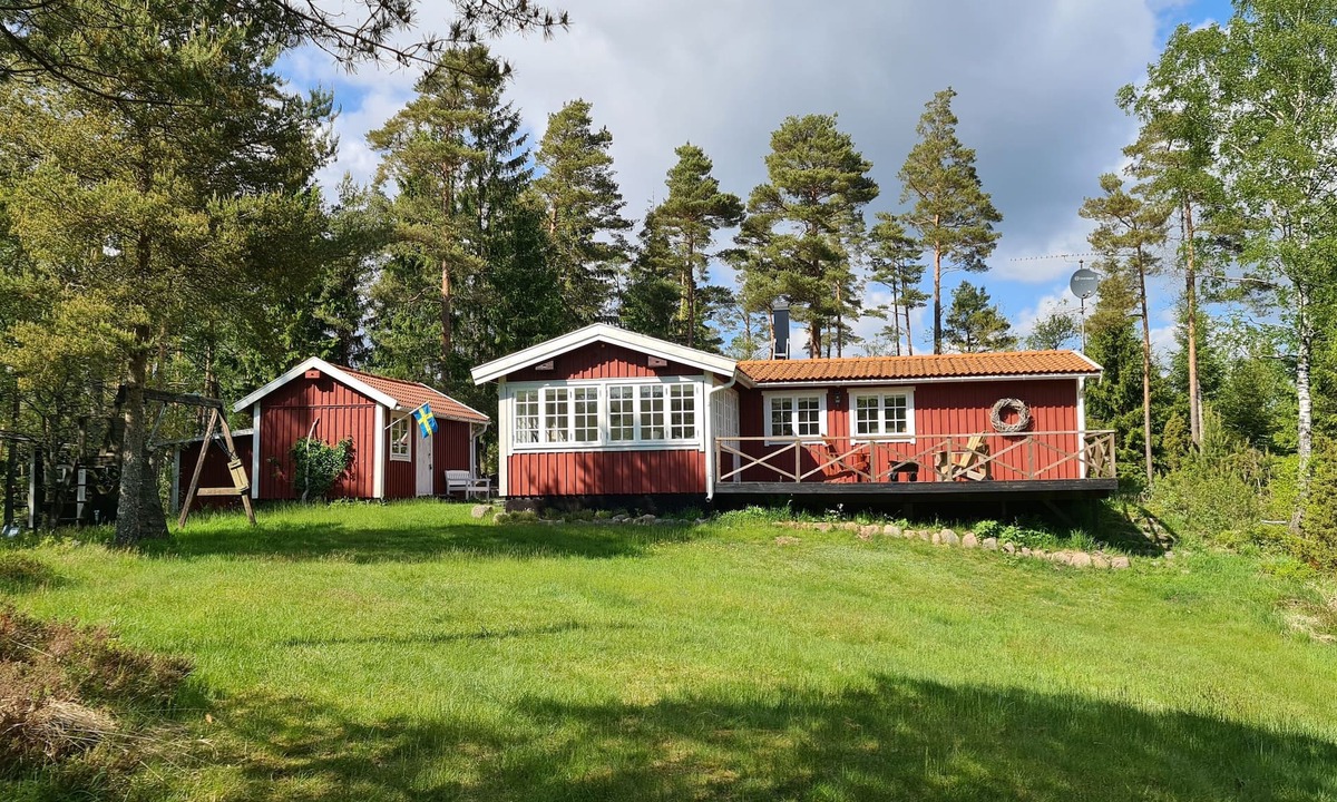 Knared House | Krokån hus - vacation in the countryside and on your own riverbank