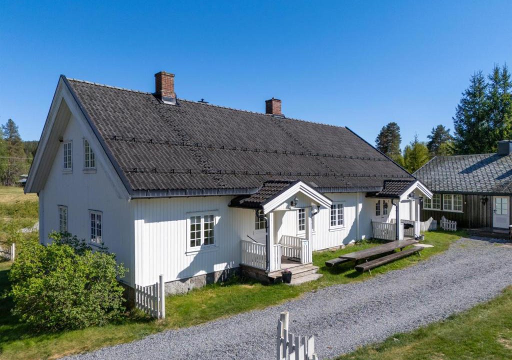 Stange Resort | KviteHuset - 60 min fra OSL - Natur - Innsjø