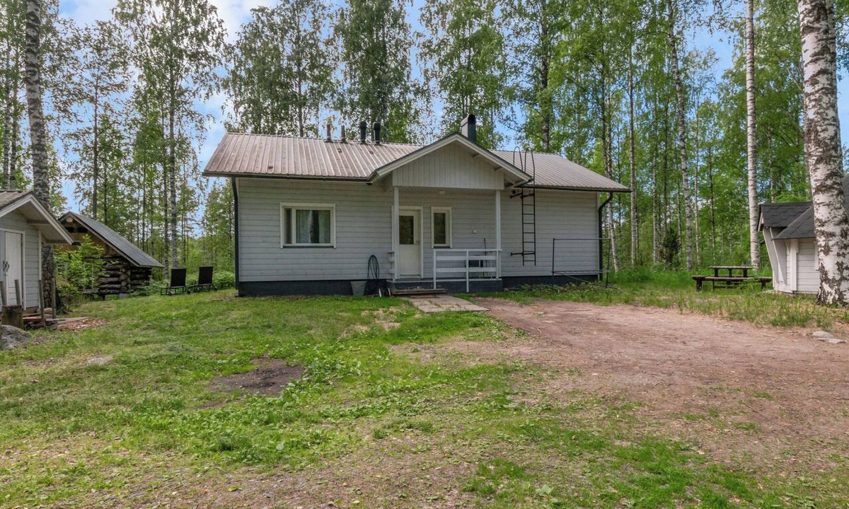 Hirvensalmi House | Lääsänäyräs by Interhome