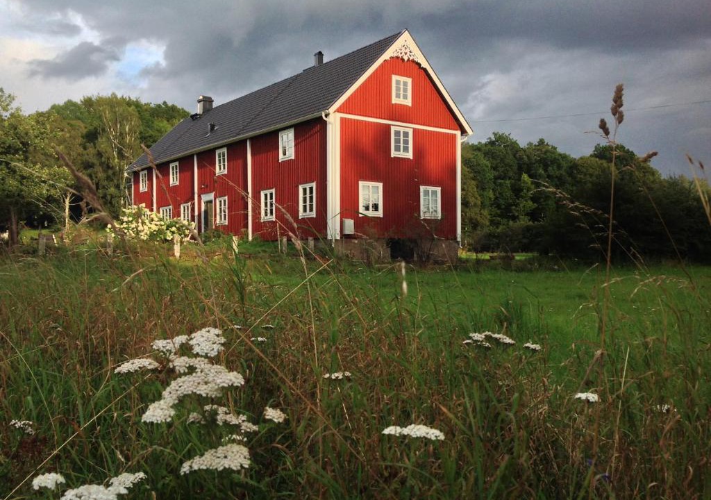 Vilshult Bed & Breakfast | La Maison Rouge de Slätten Bed and Breakfast