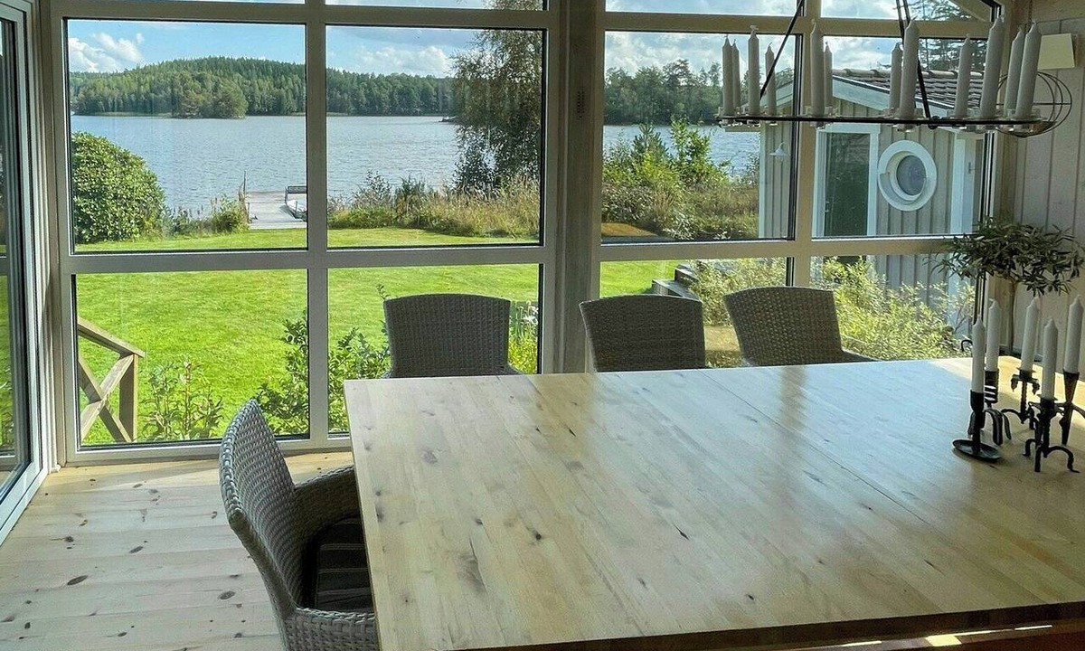 Nassjo Municipality House | Lake cottage with private pier at Lake Nömmen