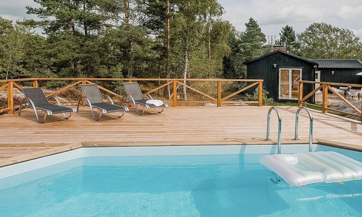 Varmdo House | Lakeside archipelago house with pool on Vindö