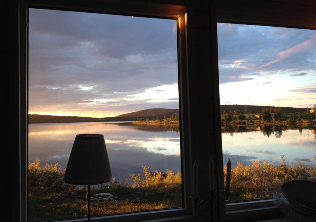 Skaulo House | Lakeside cottage in Lapland with great view