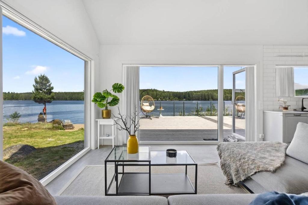 Grythyttan Villa | Lakeside cottage on its own headland - completely undisturbed