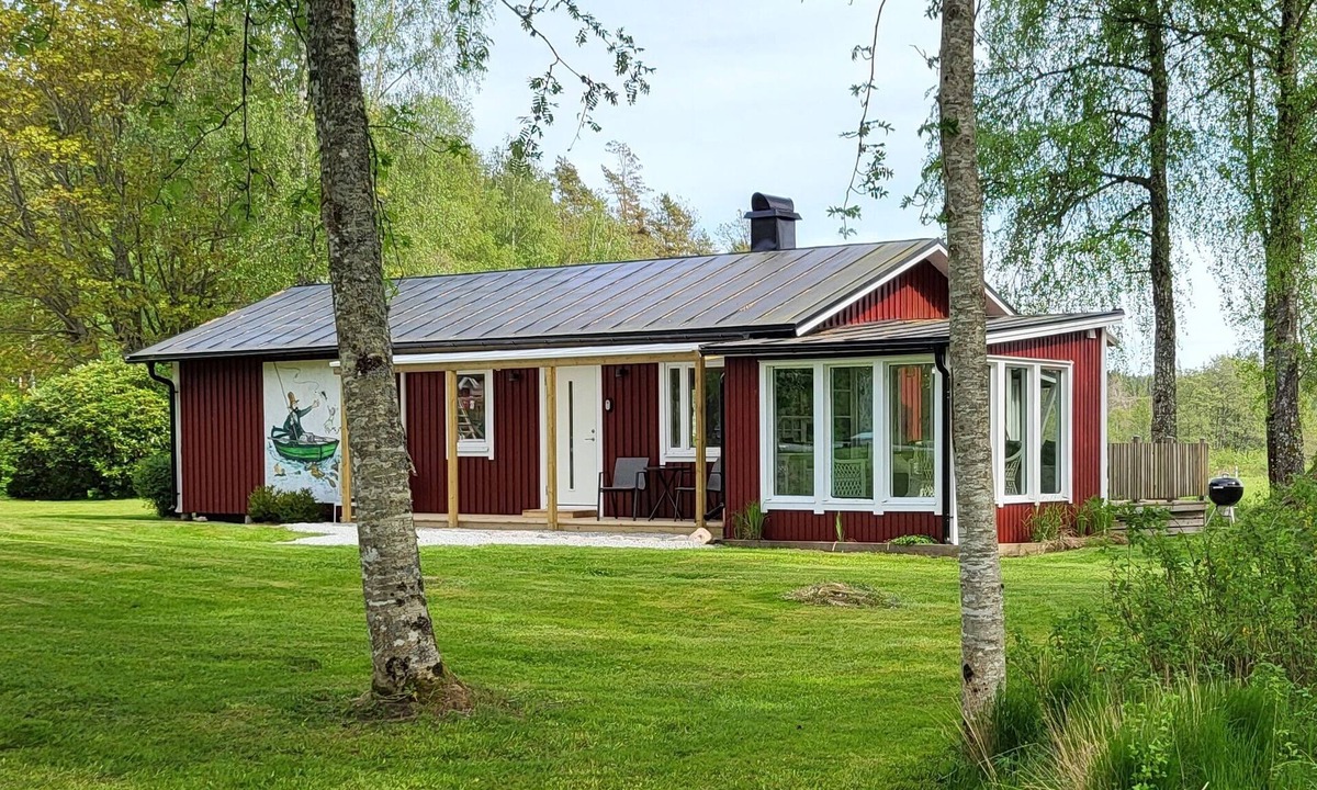 Fargelanda House | Lakeside retreat: Your stylish cottage getaway