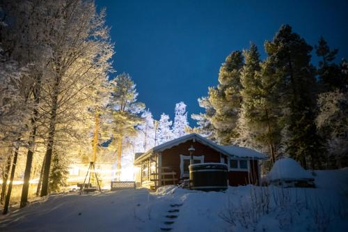Arjeplog O Ski Chalet | Laplandliv cabin on the lake