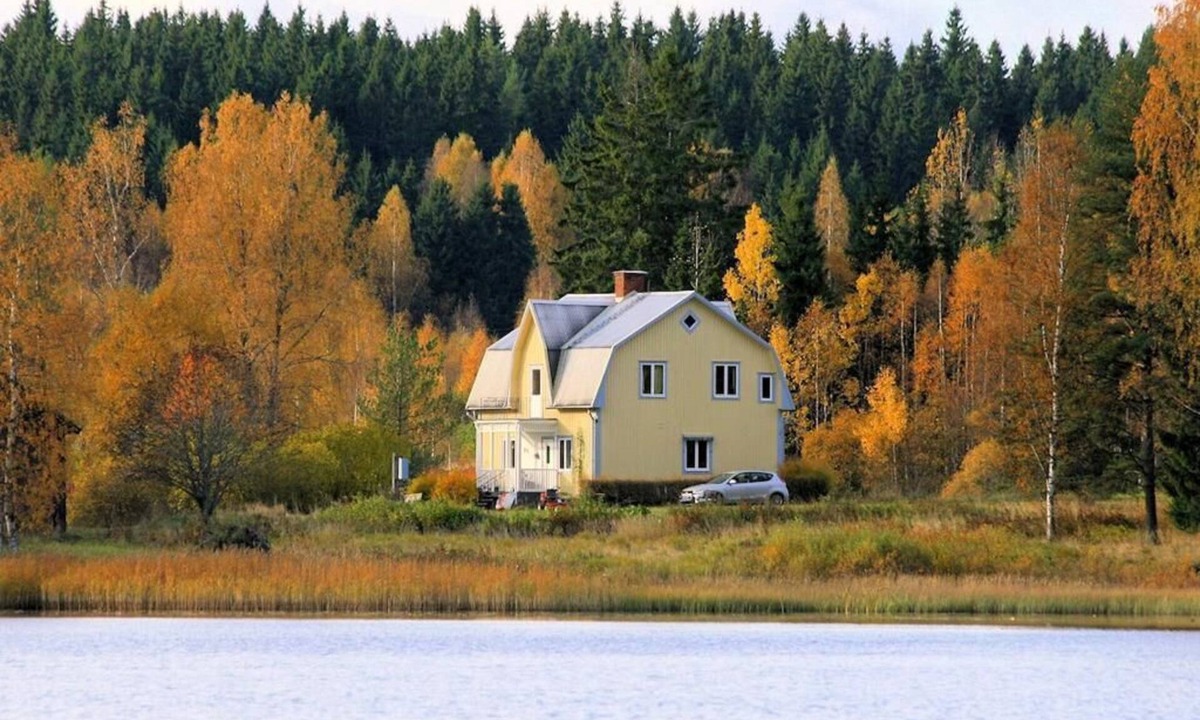 Lysvik Cottage | Large authentic and renovated villa on an idyllic lake - perfect for wintersport