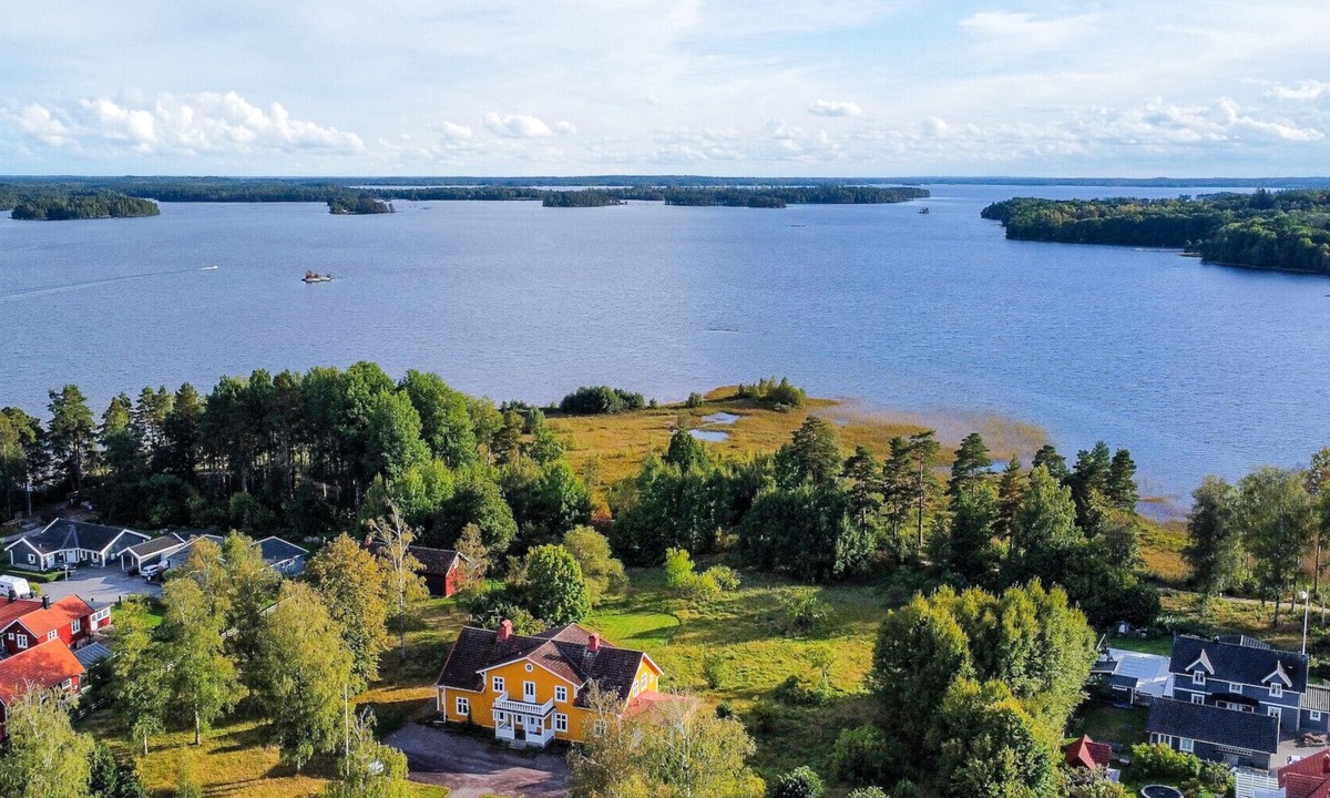 Lessebo Municipality House | Large holiday home directly on the lake