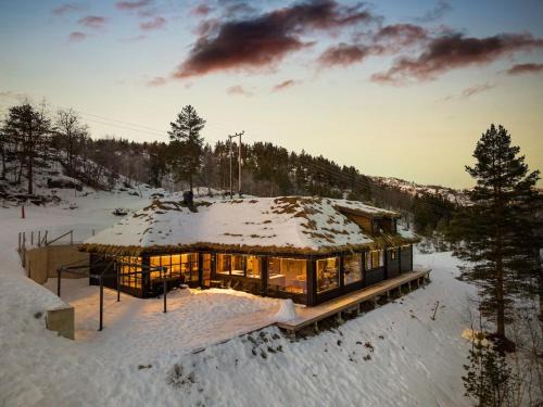Fidjeland Ski Chalet | Large modern cabin from 2023 for rent