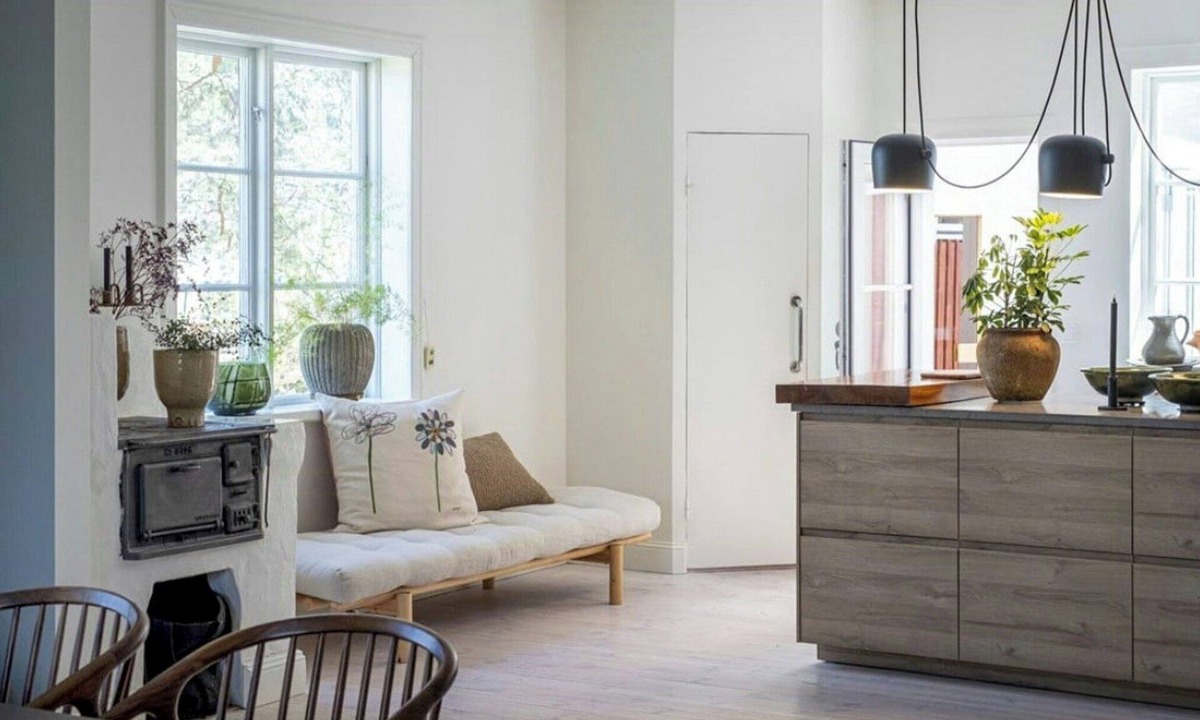 Vaxholm House | Large waterfront house on car-free Ramsö