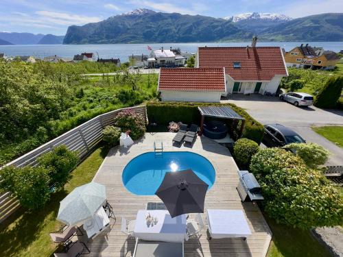 Leikanger Municipality Apartment | Leikanger Fjord Pool Private Apt