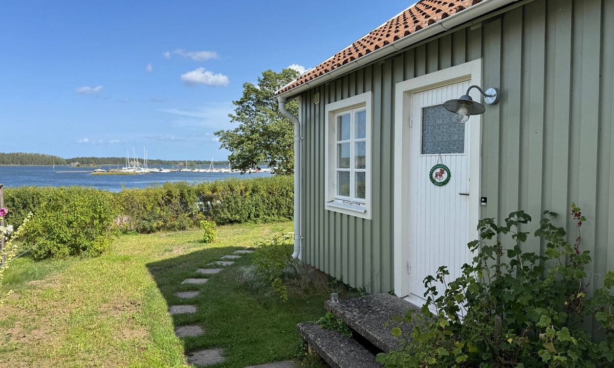 Timmernabben House | Lilla Lycka Timmernabben - Small vacation home with sea view & canoe