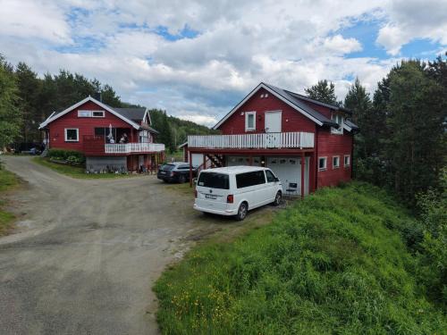 Skibotn Apartment | Lillian's gjestehus, Skibotn