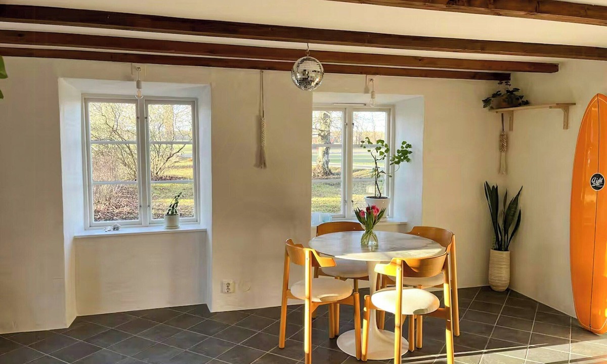 Nar House | Limestone house with park-like garden in När