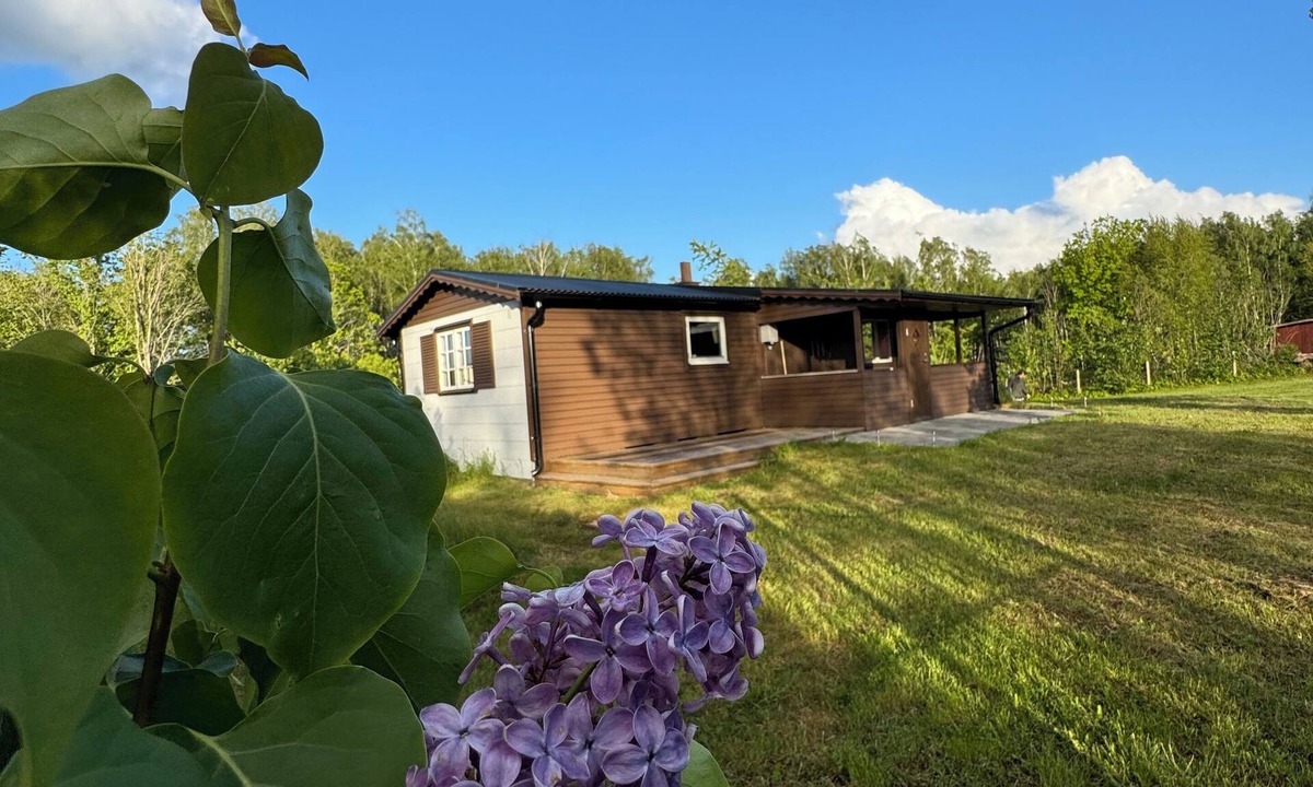 Skovde Municipality Cabin | Live in a scenic location, close to hiking trails or cozy cafés