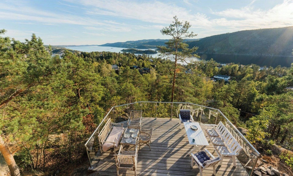Frogn House | Live in treetops with fjord view