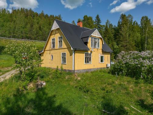 Ljungaverk House | Ljungaverk Borrbodsvägen 1 Stort hus med 2 våningar