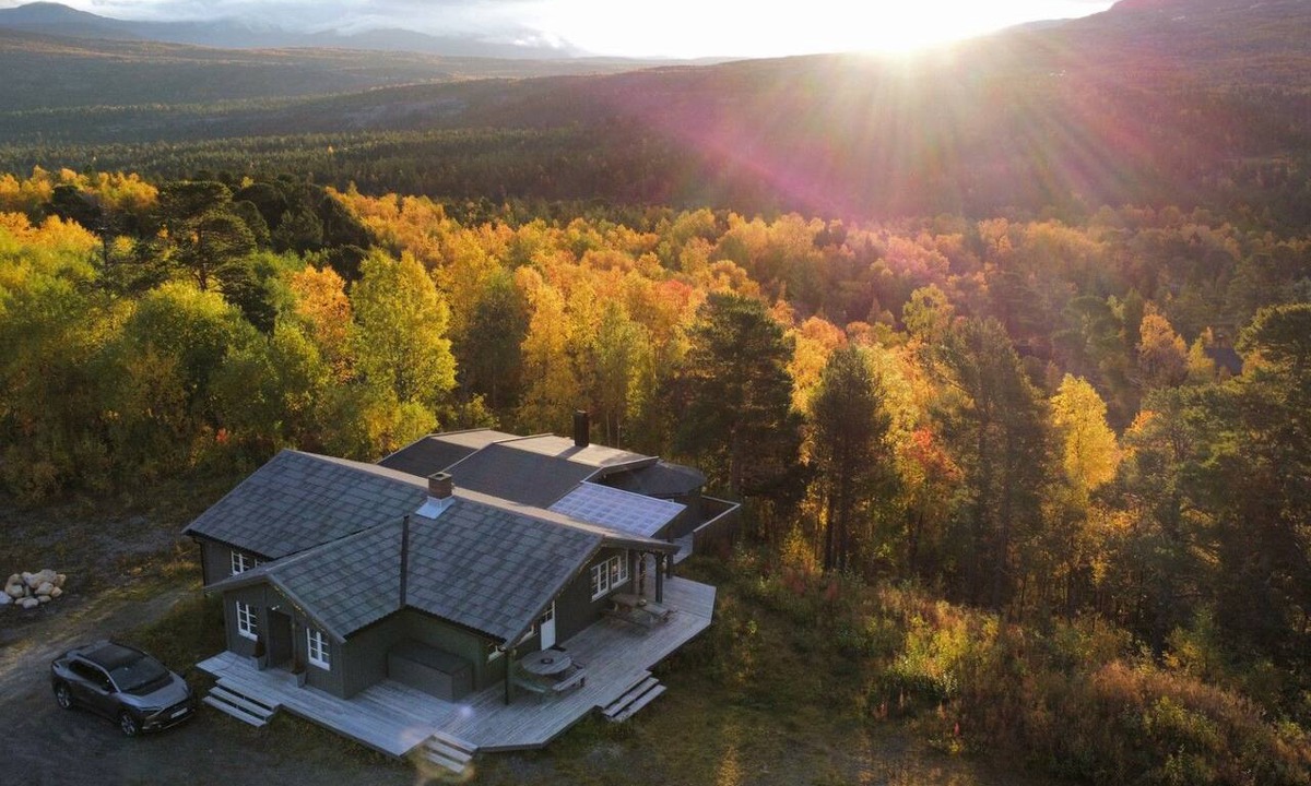Lonsdal Cabin | Lodge in the High Mountains of Saltfjellet
