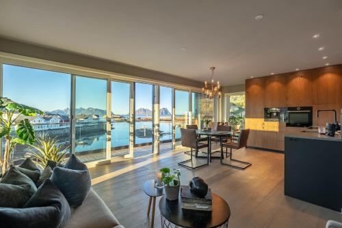 Kabelvag Apartment | Lofoten Oceanfront Panoramic