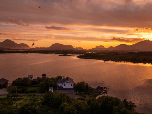 Leknes House | Lofoten Oceanfront - Privat Pier & Beach