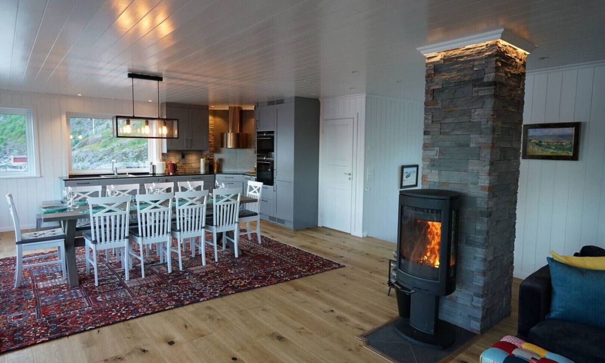 Hamnøya House | Lofoten panoramic luxury home with sauna
