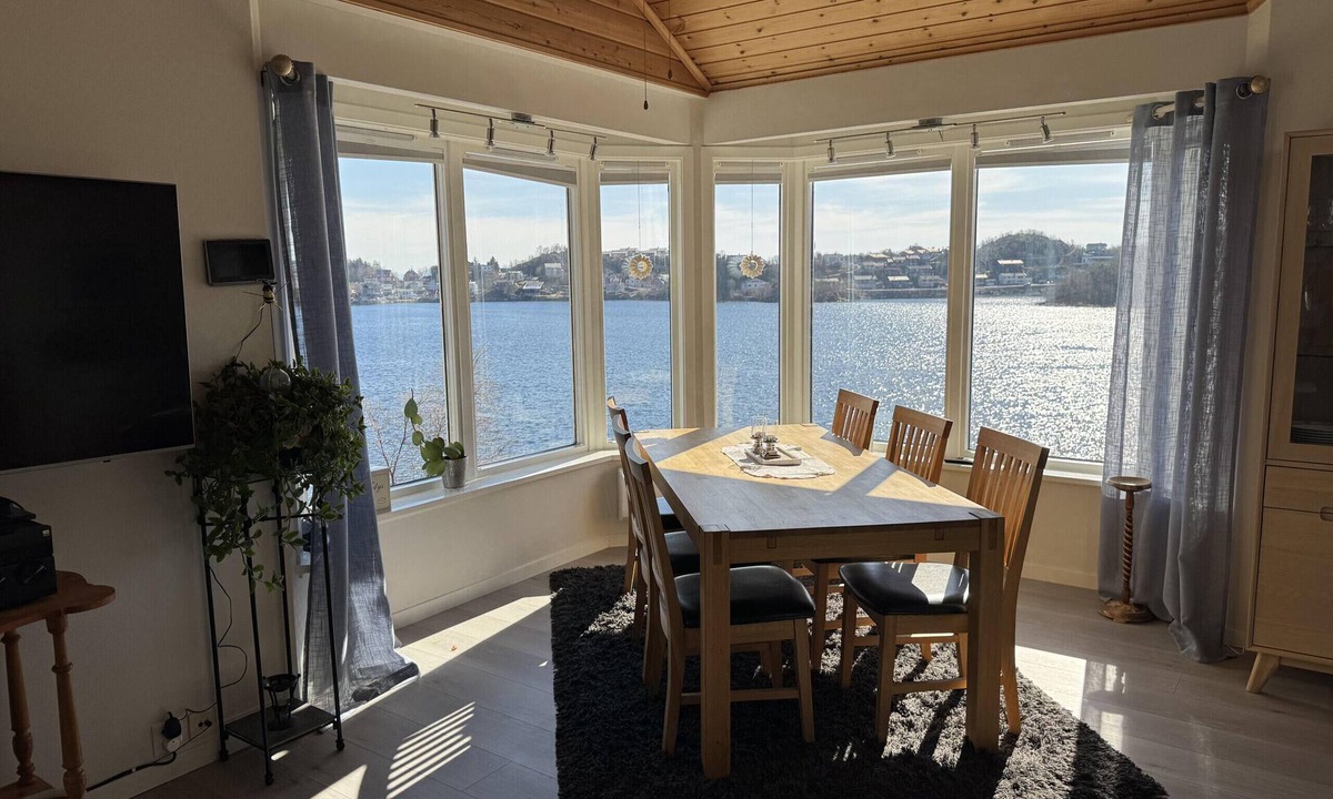 Svolvaer Villa | Lofoten Villa by the sea