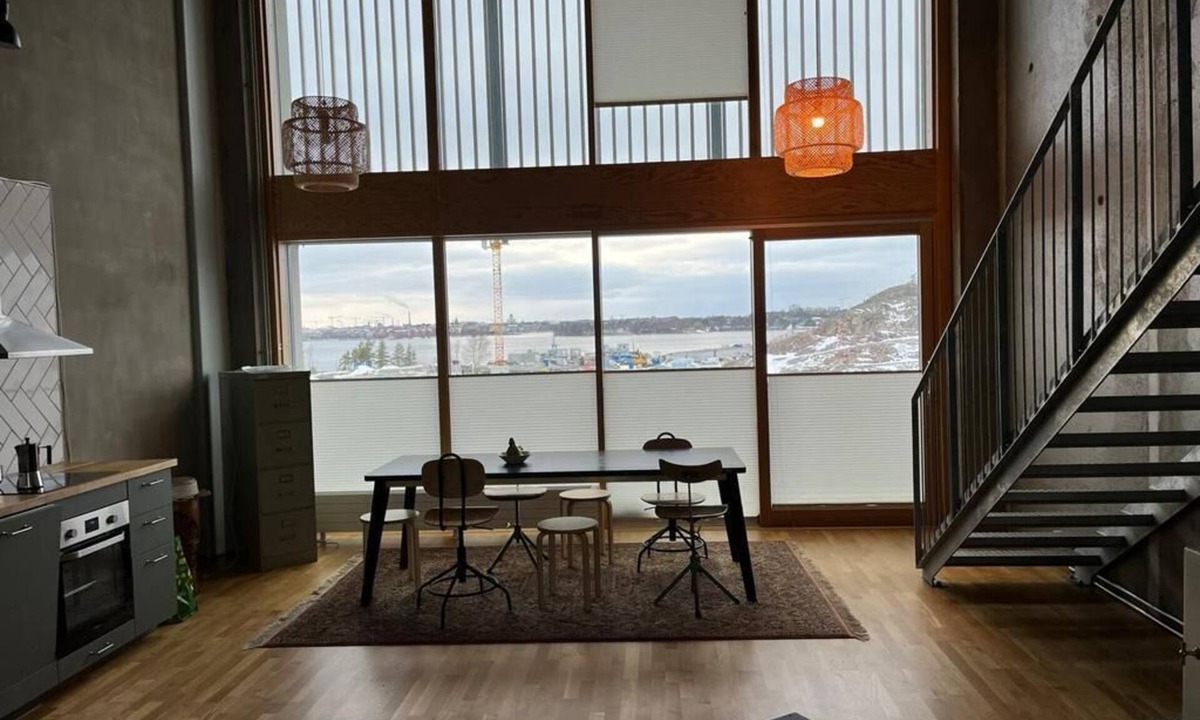 Kaakkoinen District Apartment | Loft with a sea view